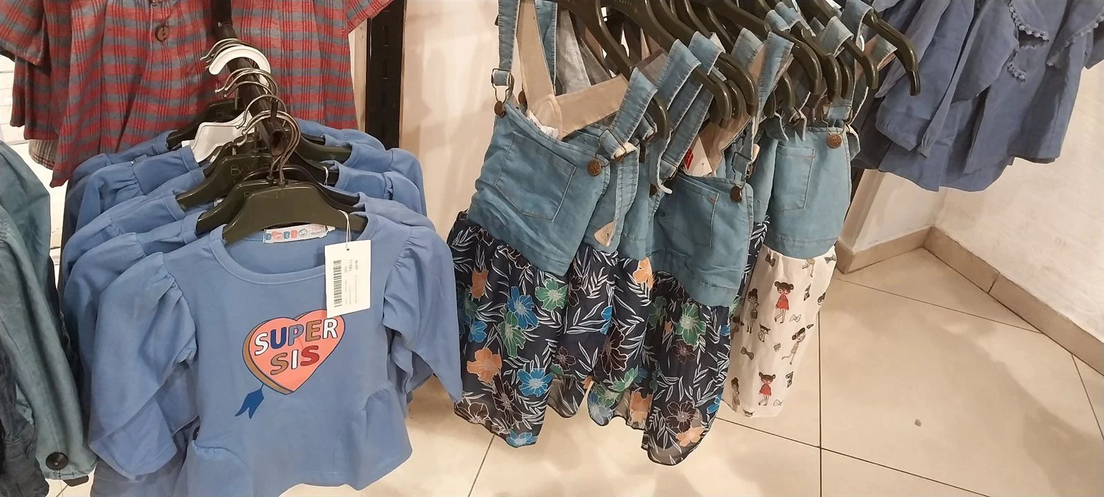 العيد في مصر ولبنان.. إقبال على شراء الملابس المستعملة بسبب تراجع القدرة الشرائية