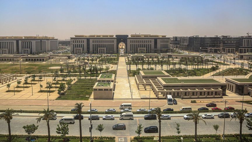 بين آفاق التعافي وتراجع الجنيه.. اقتصاد مصر أمام مفترق طرق في 2025