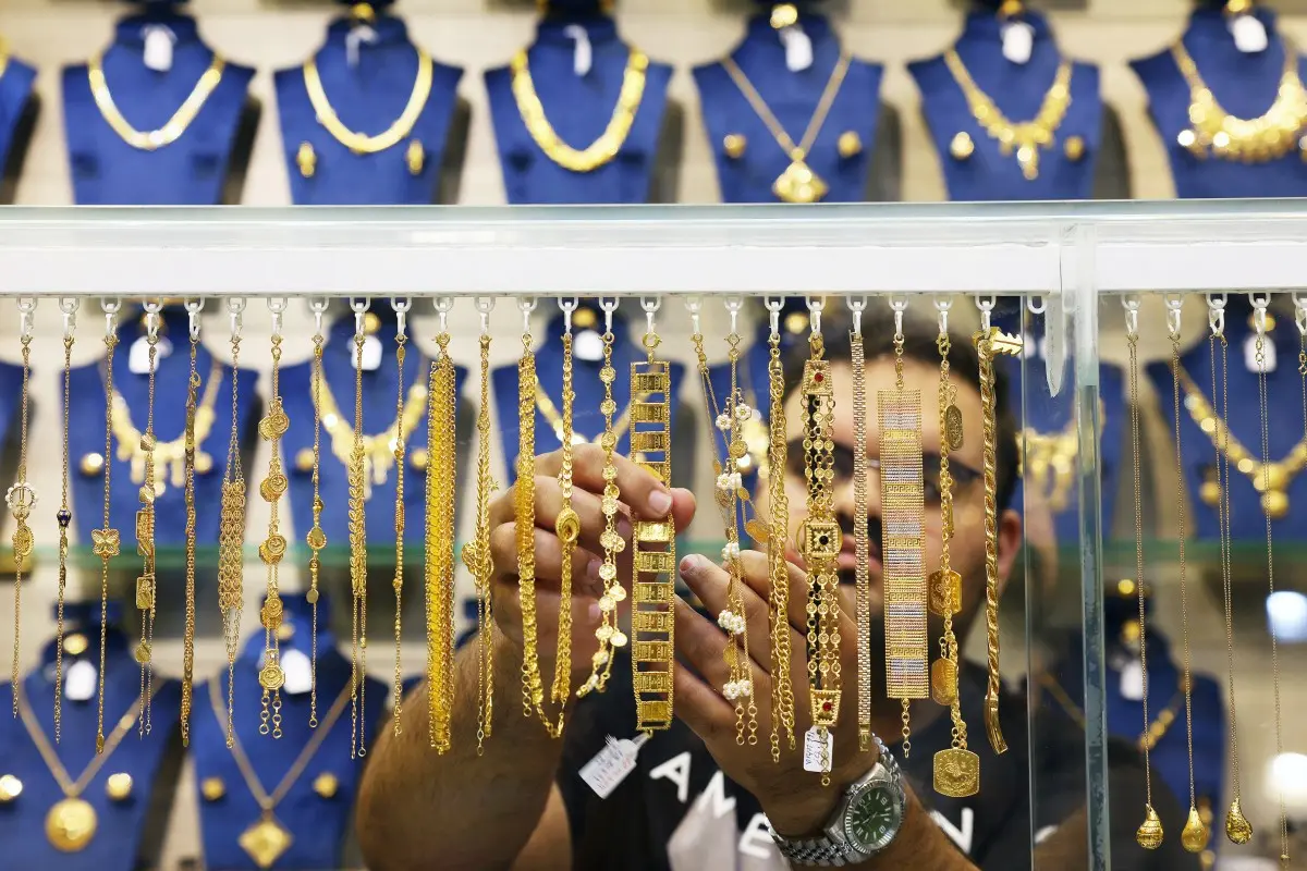 استقرار أسعار الذهب وسط آمال بخفض معدلات الفائدة الأميركية