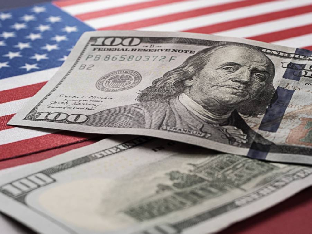 الدولار يرتفع مع عودة المخاوف بشأن الرسوم الجمركية الأميركية