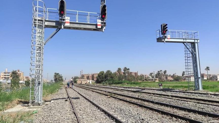 مصر تسعى لاقتراض 318 مليون يورو من البنك الإسلامي لـ"القطار السريع"