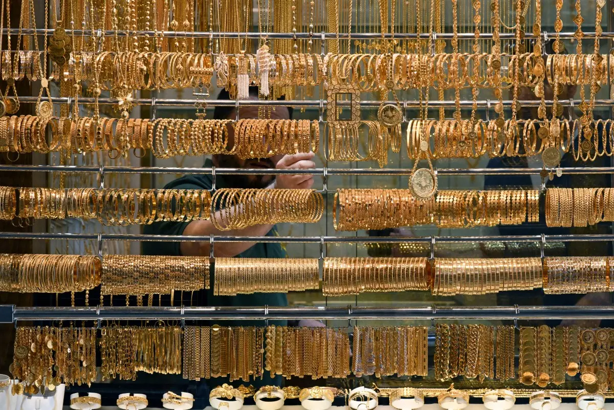 أسعار الذهب تنتعش من أدنى مستوياتها في أكثر من أسبوع