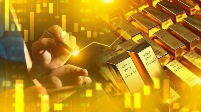 الذهب يرتفع مع تراجع الدولار وترقب مهلة ترامب الجمركية