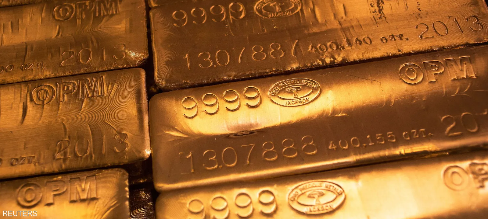 الذهب يفقد بريقه مع صعود الدولار وتراجع مخاوف الرسوم