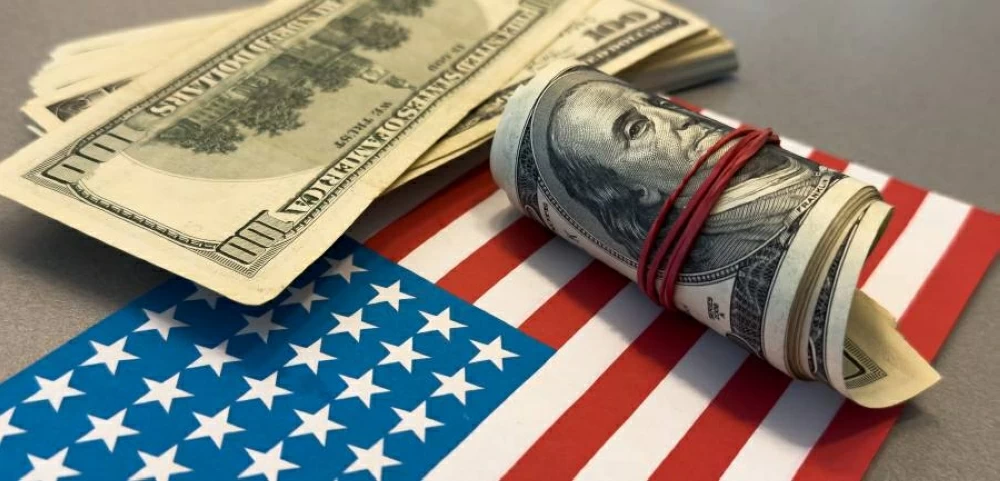 الدولار يتجه لتسجيل أسوأ أسبوع منذ يوليو مع ترقب خفض الفائدة