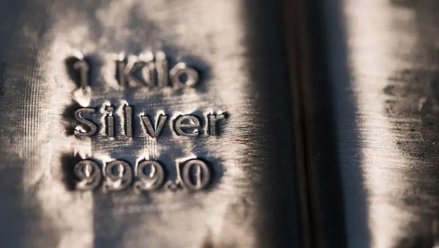 سعر الفضة يتراجع بعد صعود تاريخي لأعلى من 80 دولاراً للأونصة