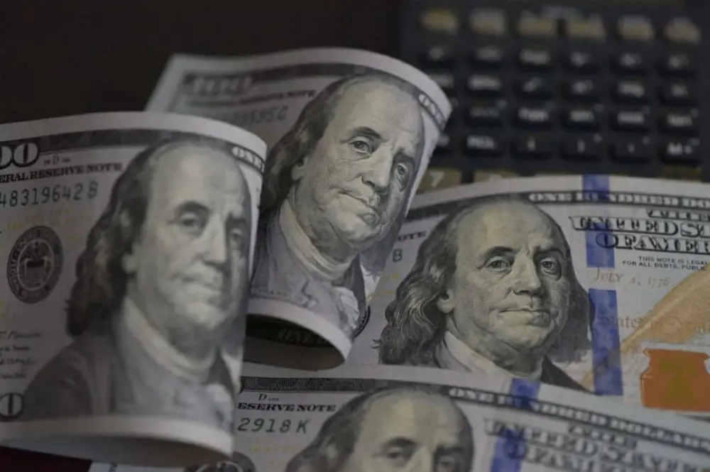 4 سيناريوهات للدولار الأميركي.. هل يستمر التراجع الكبير؟