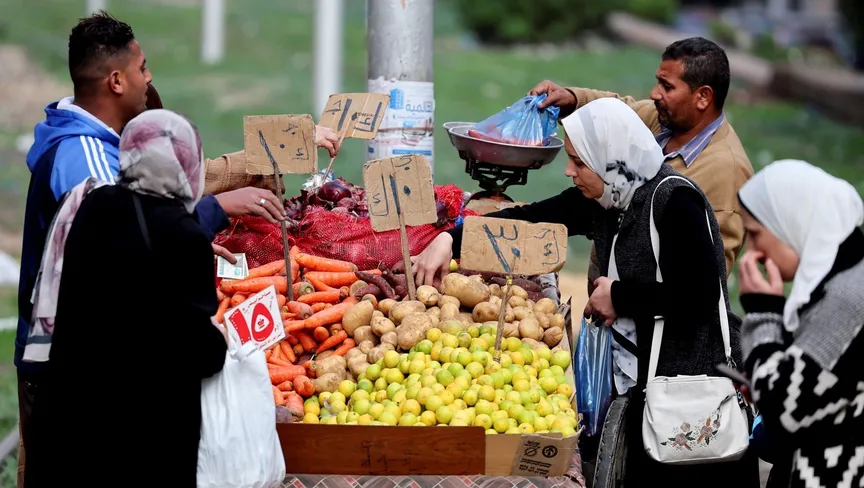 مصر ترفع الحد الأدنى للأجور بالقطاع الحكومي 14% بدءاً من يوليو