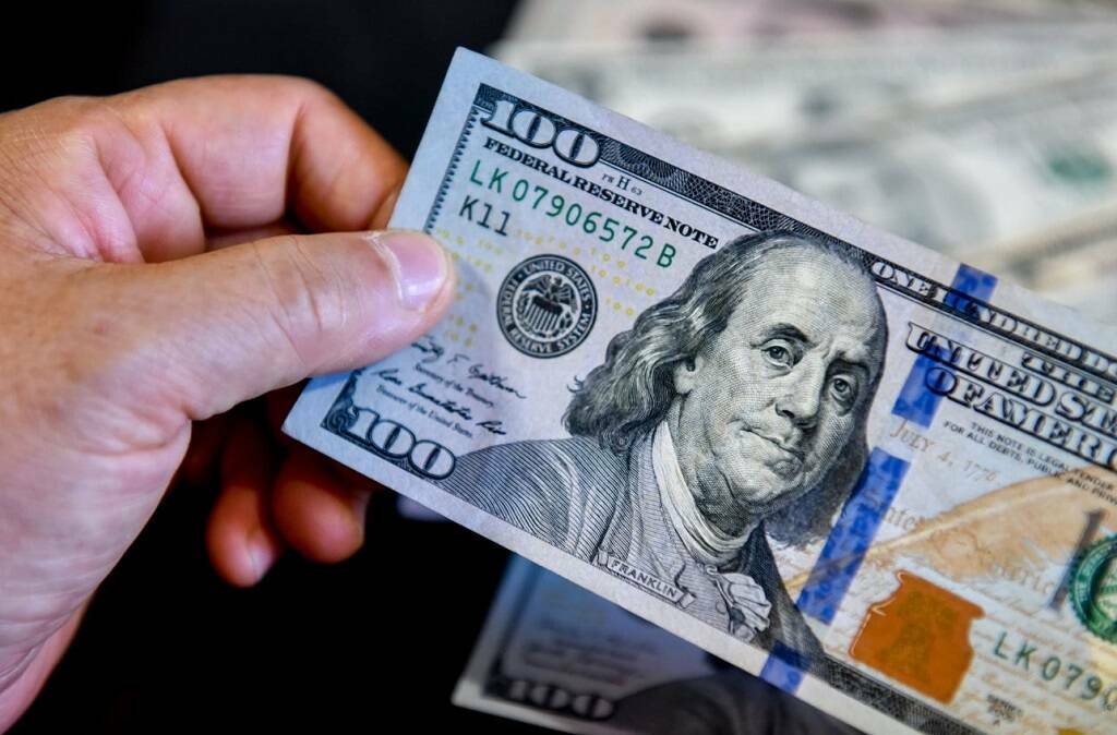 سعر الدولار مقابل الجنيه المصري يصعد في البنوك اليوم الخميس